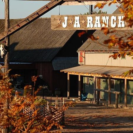 J A Ranch Bed & Breakfast Stromsnasbruk المظهر الخارجي الصورة